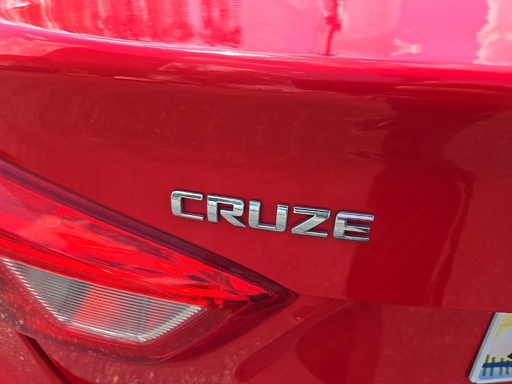 Used 2017 Chevrolet Cruze LT w/ Sun And Sound Package FWD image 7