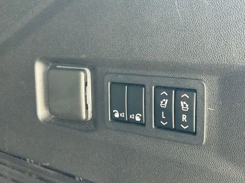 Used 2021 GMC Yukon AT4 w/ AT4 Premium Plus Package image 15