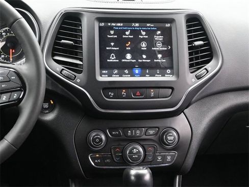 Used 2023 Jeep Cherokee Altitude Lux image 11