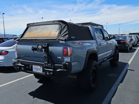 Used 2020 Toyota Tacoma TRD Off-Road w/ TRD Premium Off Road Package AWD/4WD image 2