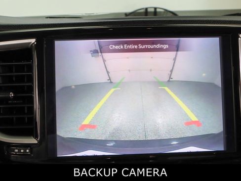 Used 2022 Chrysler Pacifica Touring-L image 18