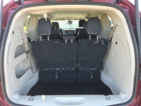 Used 2023 Chrysler Pacifica Touring-L image 11