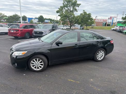 Used 2011 Toyota Camry XLE w/ XLE Extra-Value Pkg #2 FWD image 2