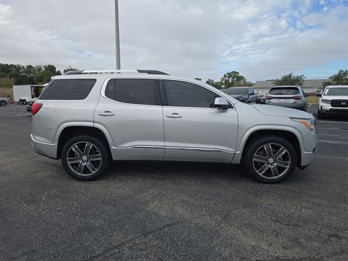 Used 2019 GMC Acadia Denali image 3