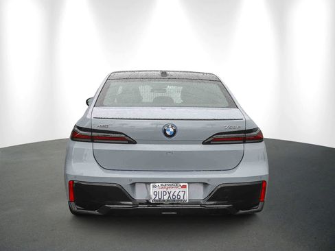 Used 2026 BMW 750e xDrive image 5