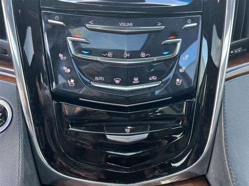 Used 2018 Cadillac Escalade Luxury image 21