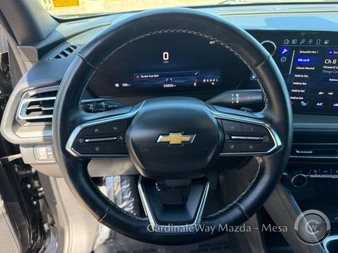 Used 2025 Chevrolet Traverse LT FWD image 19