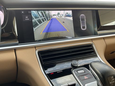 Used 2019 Porsche Panamera 4 image 16