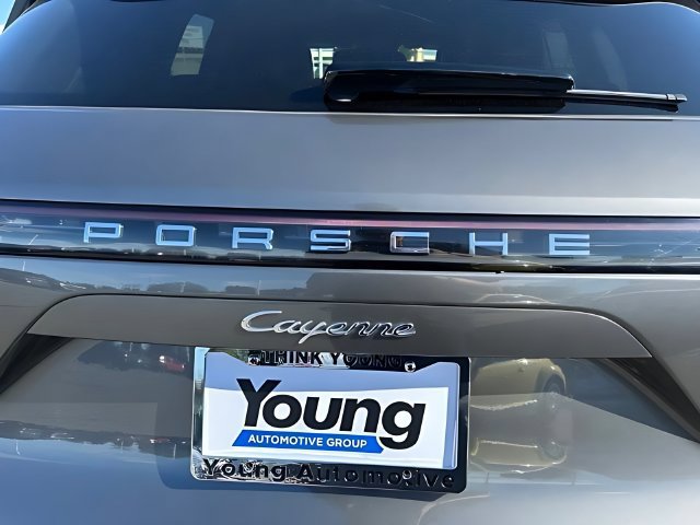 Used 2021 Porsche Cayenne AWD/4WD image 13
