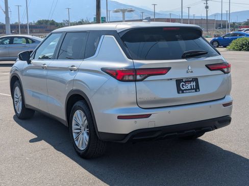 Used 2024 Mitsubishi Outlander ES AWD/4WD image 6