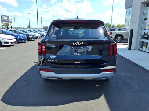 Certified 2026 Kia Sorento LX FWD image 5