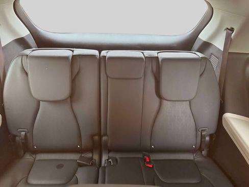 Used 2024 Kia Carnival EX FWD image 11