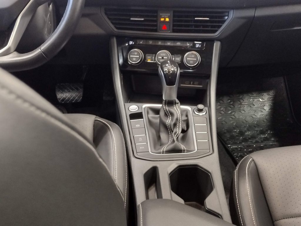 Certified 2023 Volkswagen Jetta SE w/ Panoramic Sunroof Package FWD image 33