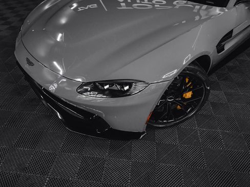 Used 2021 Aston Martin V8 Vantage Coupe image 3