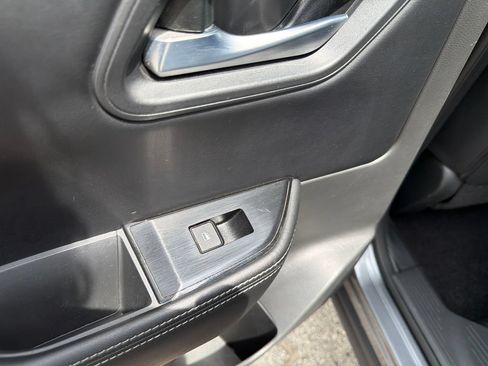 Used 2024 Nissan Rogue SV FWD image 26