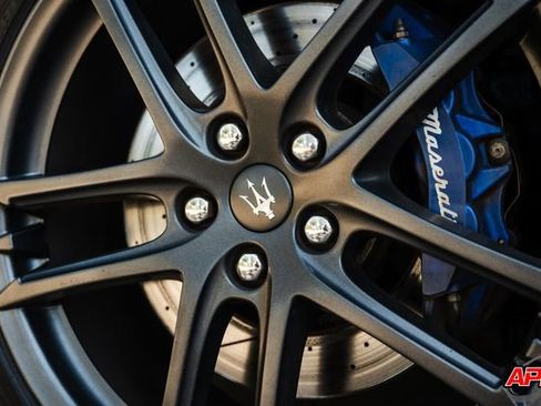 Used 2016 Maserati GranTurismo Sport image 3