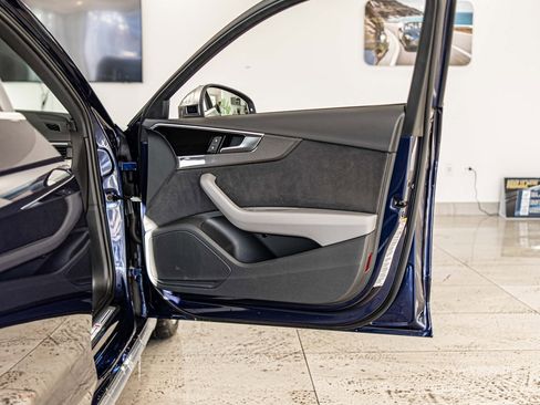 Used 2023 Audi S4 Premium w/ Convenience Package image 40