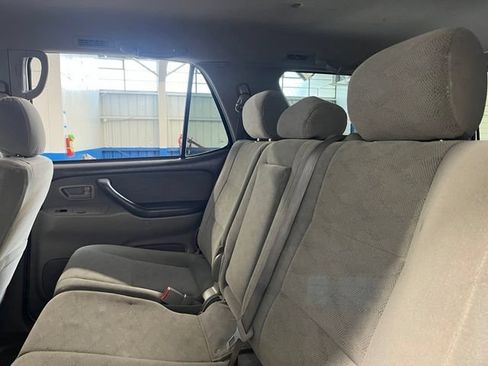 Used 2005 Toyota Sequoia SR5 RWD image 17