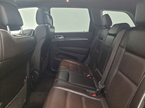 Used 2018 Jeep Grand Cherokee Overland AWD/4WD image 18