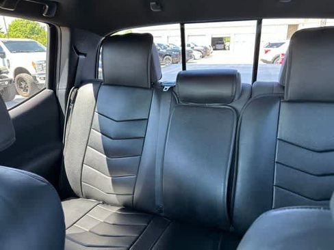 Used 2017 Toyota Tacoma TRD Sport AWD/4WD image 9