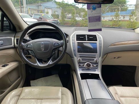Used 2017 Lincoln MKZ Select FWD image 9