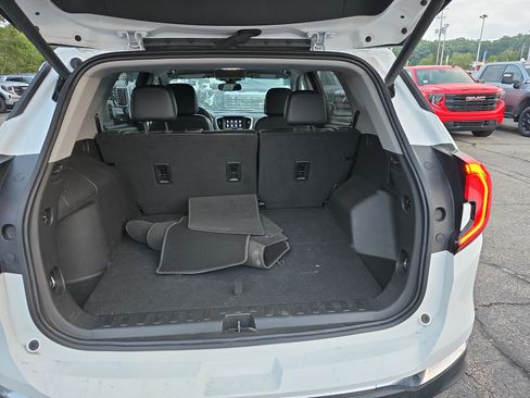 Used 2023 GMC Terrain SLT w/ Tech Package AWD/4WD image 5