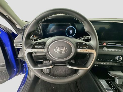 Used 2025 Hyundai Elantra Limited FWD image 11