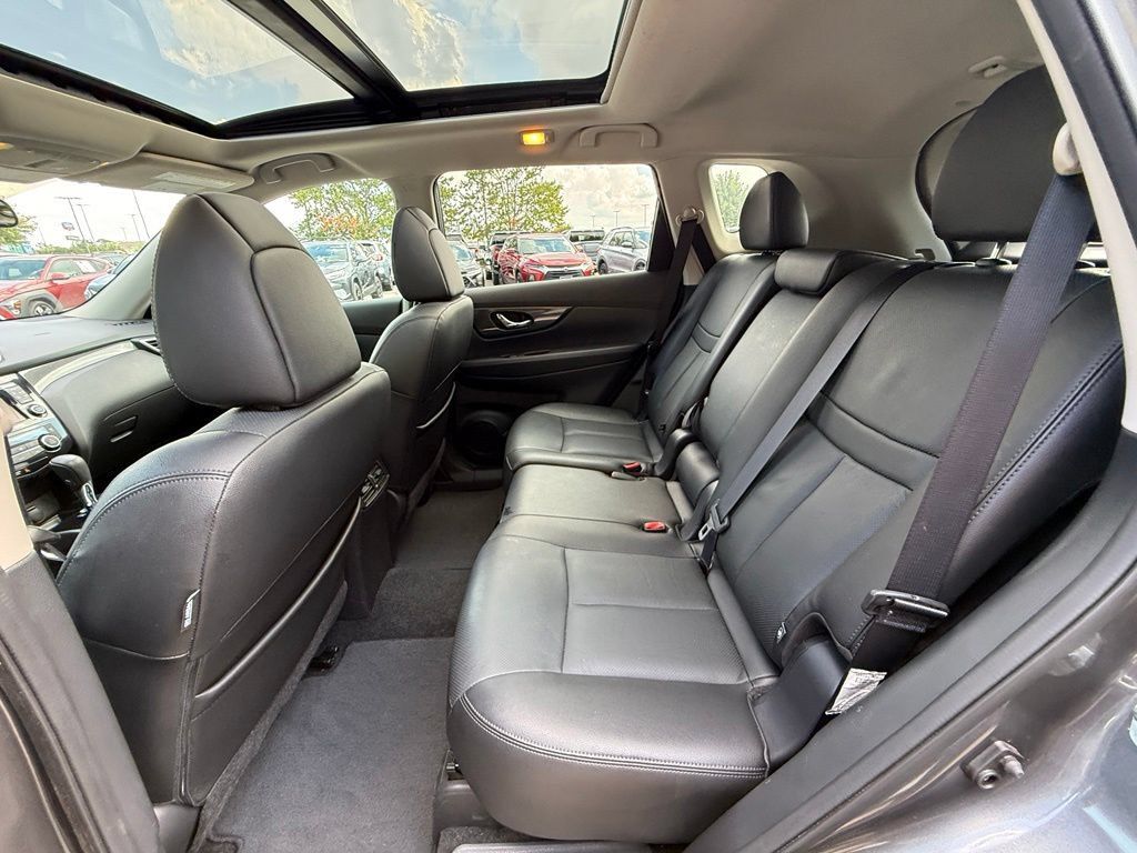 Used 2016 Nissan Rogue SL w/ SL Premium Package AWD/4WD image 32
