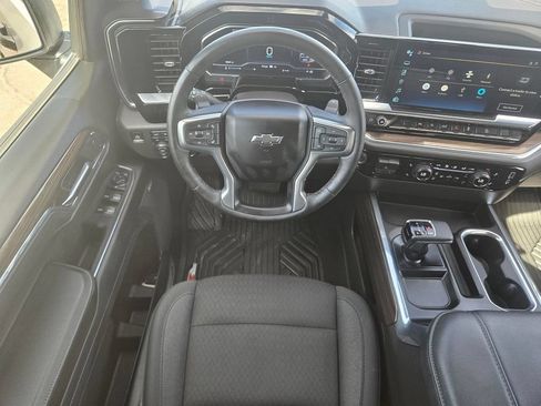 Used 2024 Chevrolet Silverado 1500 LT Trail Boss w/ Convenience Package II AWD/4WD image 8