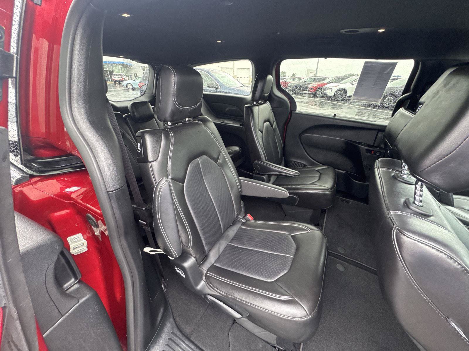 Used 2025 Chrysler Pacifica Select FWD image 14