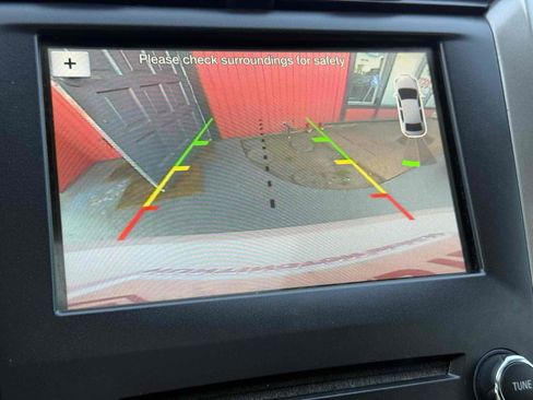 Used 2018 Ford Fusion SE w/ Fusion SE Technology Package FWD image 8