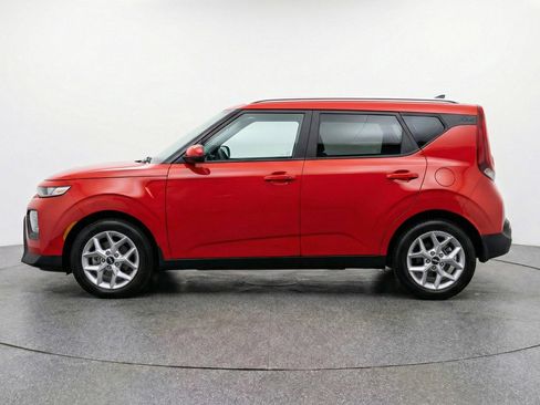 Used 2025 Kia Soul LX w/ LX Technology Package image 5
