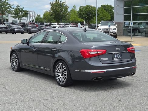 Used 2016 Kia Cadenza Premium w/ Technology Package FWD image 4