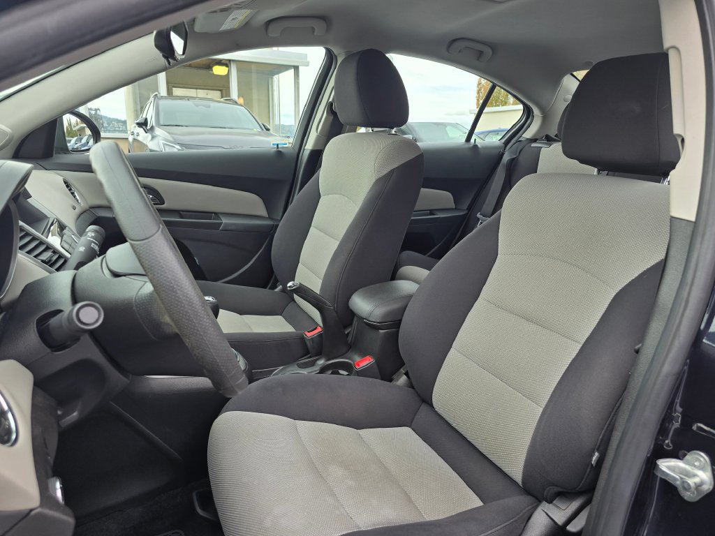 Used 2014 Chevrolet Cruze LS FWD image 21