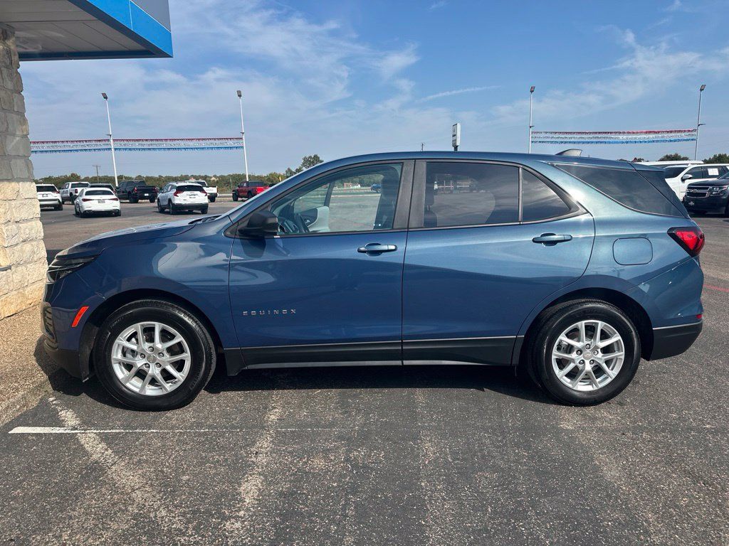 Used 2024 Chevrolet Equinox LS w/ LS Convenience Package FWD image 1