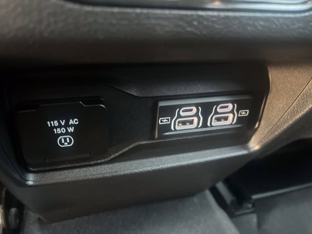 Used 2023 Jeep Grand Cherokee Altitude AWD/4WD image 19
