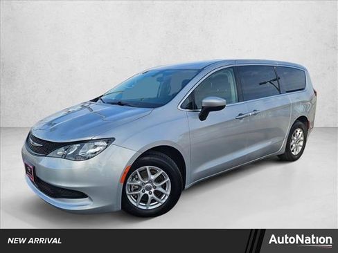 Used 2022 Chrysler Voyager LX image 1