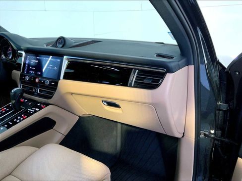 Certified 2026 Porsche Macan AWD/4WD image 22