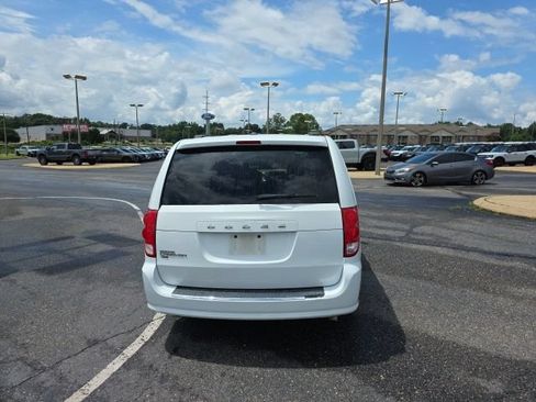 Used 2016 Dodge Grand Caravan SXT FWD image 4