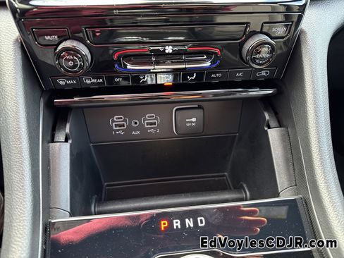 Certified 2025 Jeep Grand Cherokee Laredo X image 35