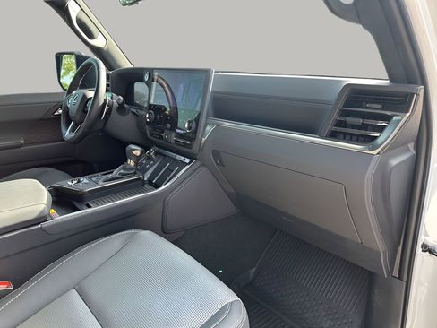 Used 2024 Lexus GX 550 550 Luxury w/ Accessory Package (Z1) image 12