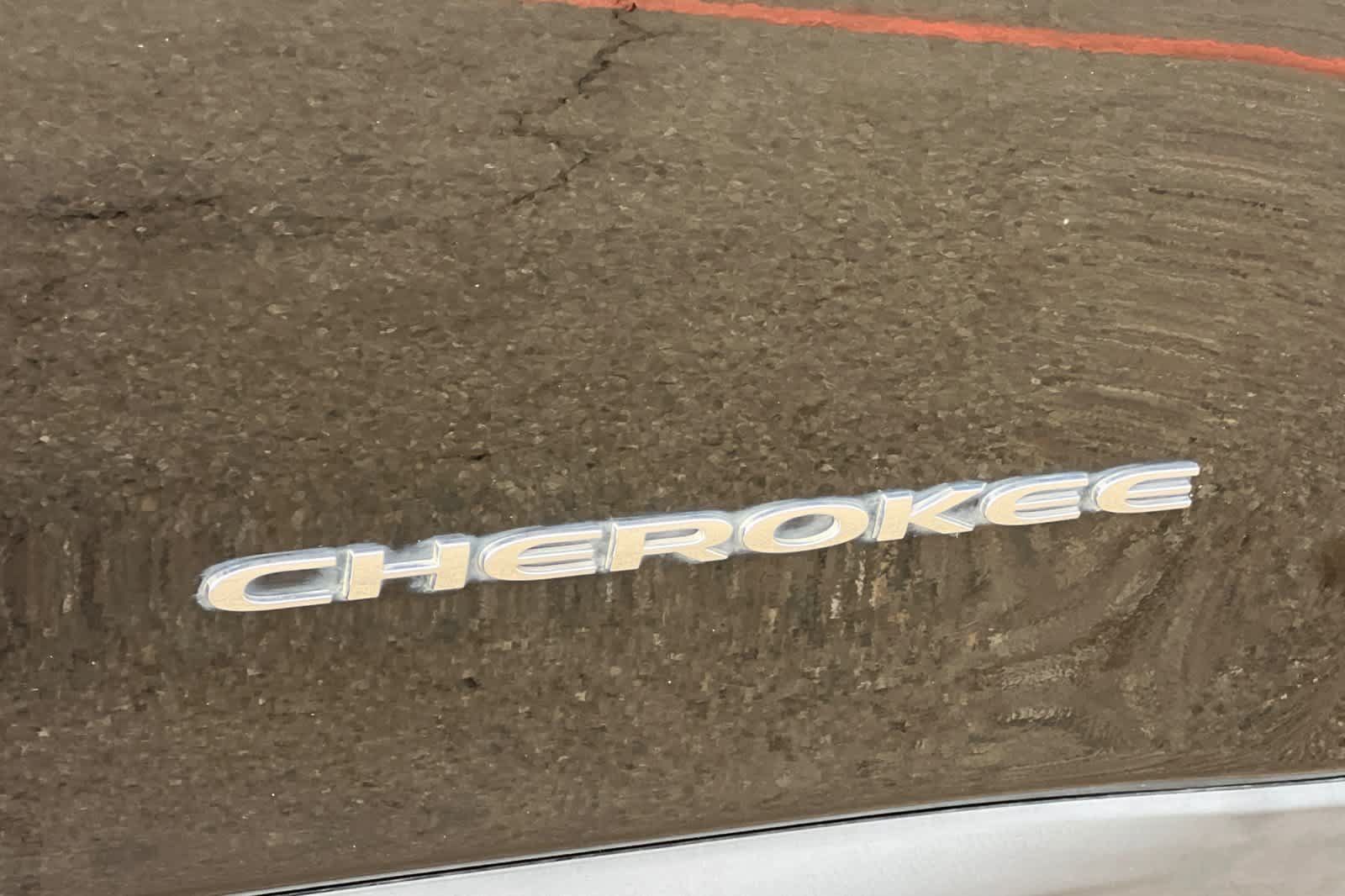 Used 2019 Jeep Cherokee Latitude Plus FWD image 24