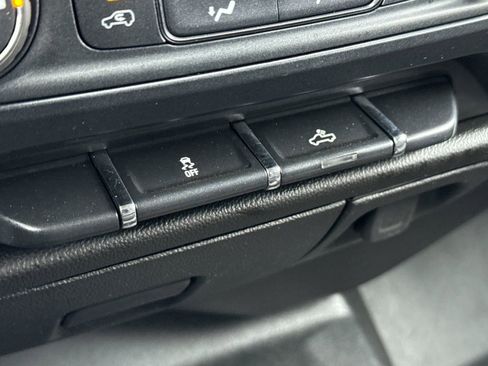 Used 2018 Chevrolet Silverado 2500 W/T image 31