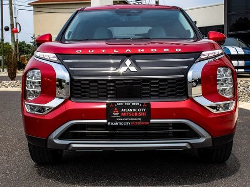 Used 2025 Mitsubishi Outlander SE AWD/4WD image 2