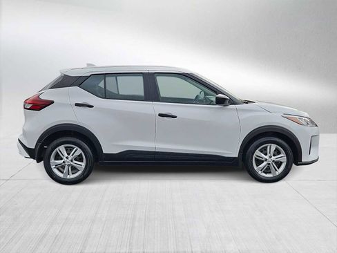 Used 2023 Nissan Kicks S image 9