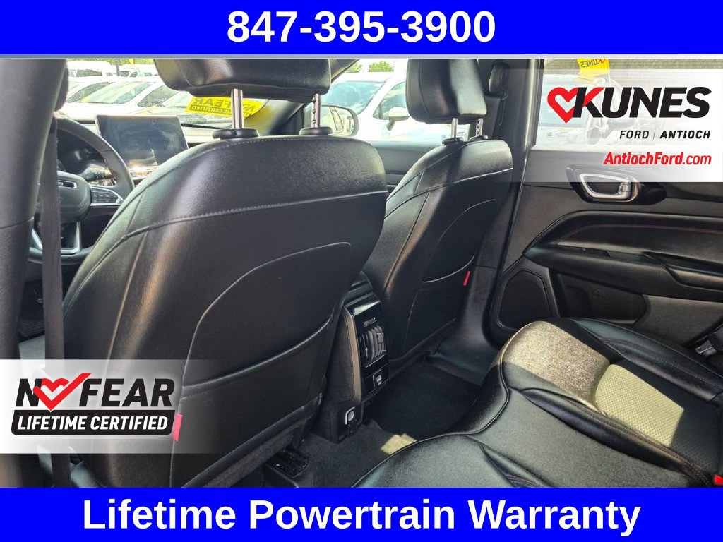Used 2025 Jeep Compass Trailhawk AWD/4WD image 29