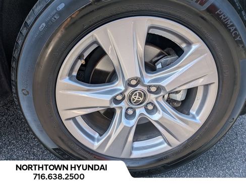 Used 2025 Toyota RAV4 XLE AWD/4WD image 42