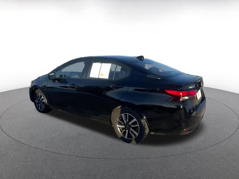 Used 2025 Nissan Versa SV image 9