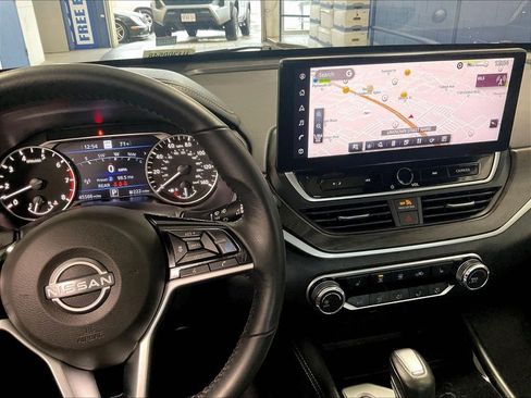 Used 2024 Nissan Altima 2.5 SV w/ SV Premium Package AWD/4WD image 18