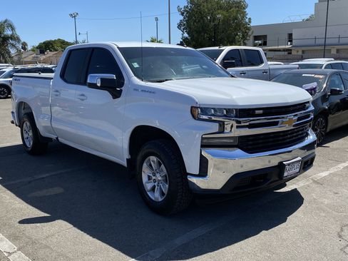 Used 2020 Chevrolet Silverado 1500 LT w/ Convenience Package AWD/4WD image 8